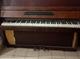 Piano vertical ruso de uso