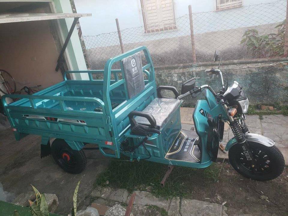 Autos Motos Scooters Se vende triciclo electrico de carga